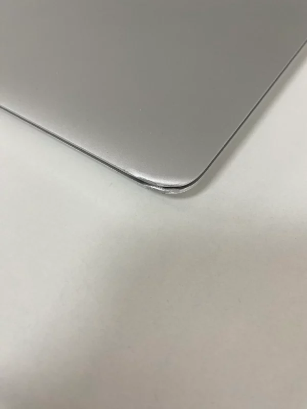 MacBook Air 13" - 2017 - A1466 - i7 - Image 5